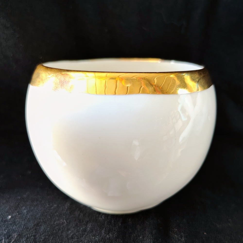 Elegant White Cup with Gold Rim (Set of 4)